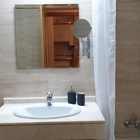 Neptuno 2b Menyber Apartment *